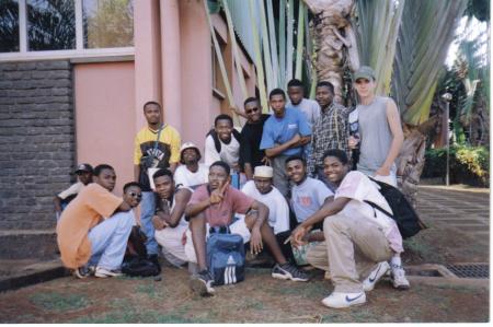 admirez la classe du terminal BEP cycle moto du lycée kahani 2002/2003 