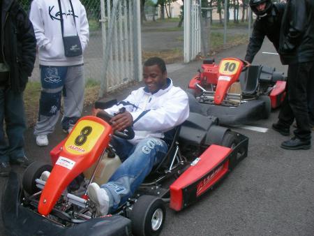 me voila en piste pour la course de quarting et prk pas bientot en formul 1 a cote de K.Rikknen